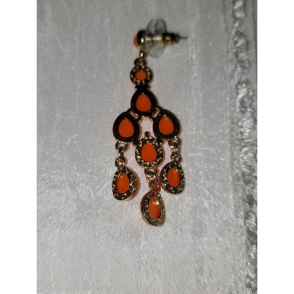 A Vintage Pair of Chandelier Dangle Earrings Pierced Orange Faceted Acrylic - Picture 7 of 9